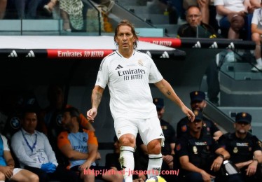 JN江南体育-2008年火箭队对骑士队比赛精彩瞬间及战绩总结